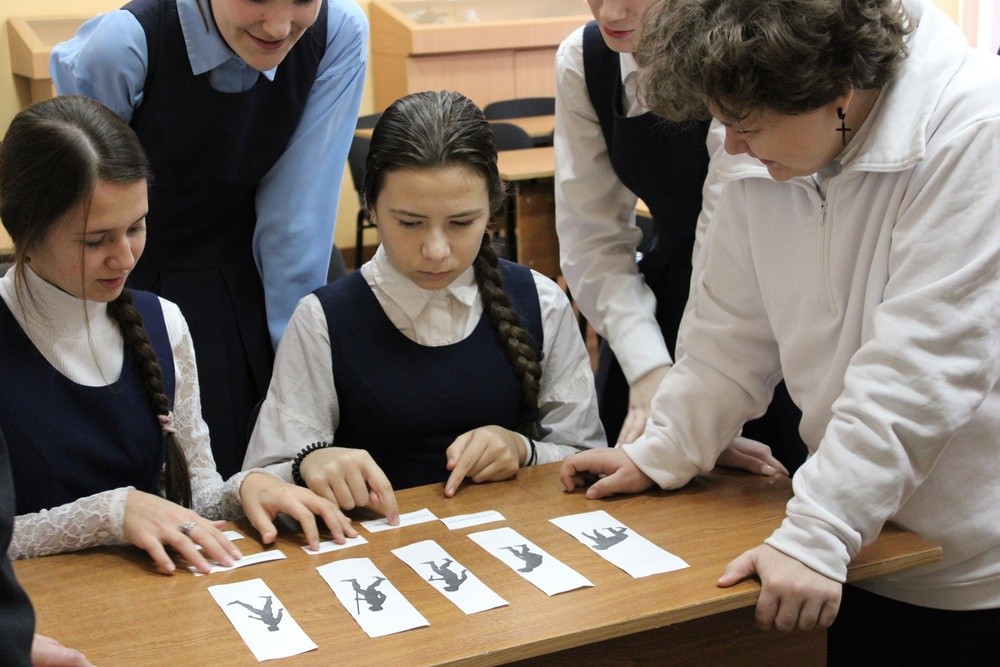 СНК 'ArteFact' продолжает уроки со школьниками с целью формирования интереса к науке.
