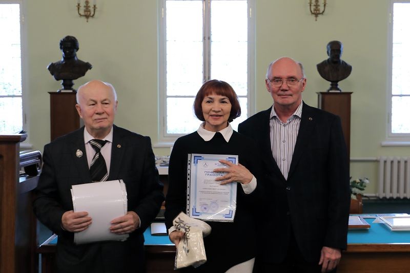 В Музее истории КФУ состоялась церемония награждения активистов Совета ветеранов В Музее истории КФУ состоялась церемония награждения активистов Совета ветеранов