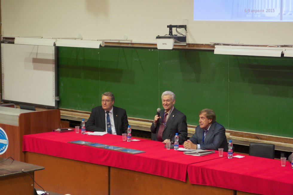 VI Всероссийская конференция 'Новые достижения ЯМР в структурных исследованиях' VI Всероссийская конференция 'Новые достижения ЯМР в структурных исследованиях'