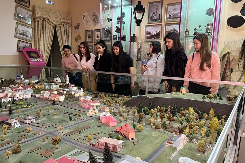 Прошел кураторский час 'Знаем ли мы Елабугу' Прошел кураторский час 'Знаем ли мы Елабугу'