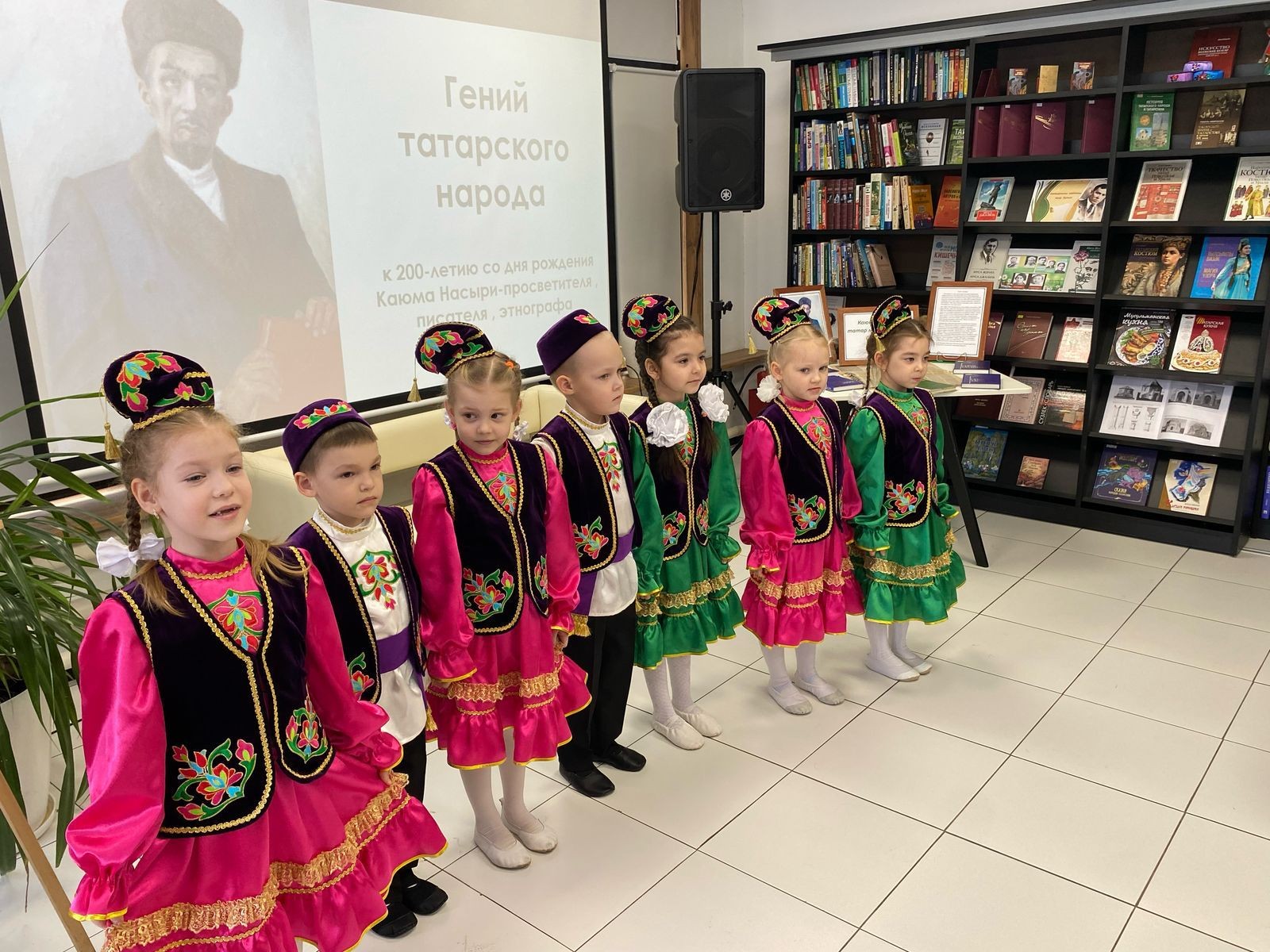 В Ульяновском центре Института Каюма Насыри был проведен круглый стол 'Хорошее воспитание ? основа крепкой семьи', приуроченный к 200-летию Каюма Насыри В Ульяновском центре Института Каюма Насыри был проведен круглый стол 'Хорошее воспитание ? основа крепкой семьи', приуроченный к 200-летию Каюма Насыри