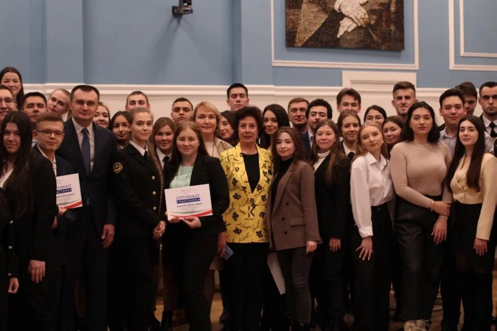 Члены лаборатории победили в интеллектуальной игре, приуроченной к 30-летию Конституции Республики Татарстан