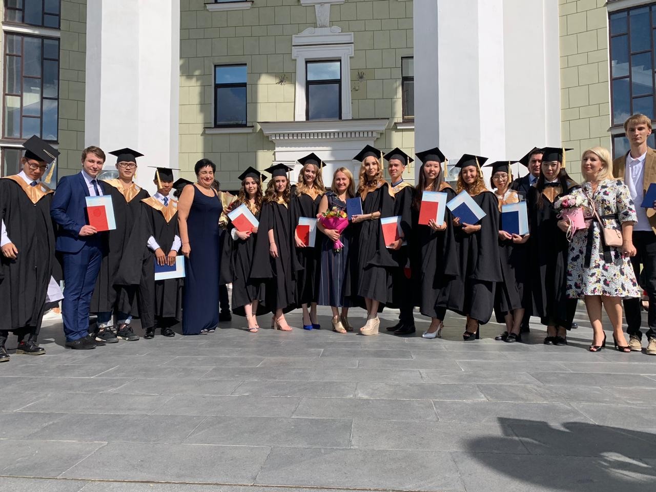 Торжественное вручение дипломов бакалаврам и магистрам! Торжественное вручение дипломов бакалаврам и магистрам!