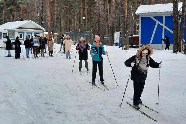 Для студентов отделения филологии и истории провели занятие по лыжной подготовке
