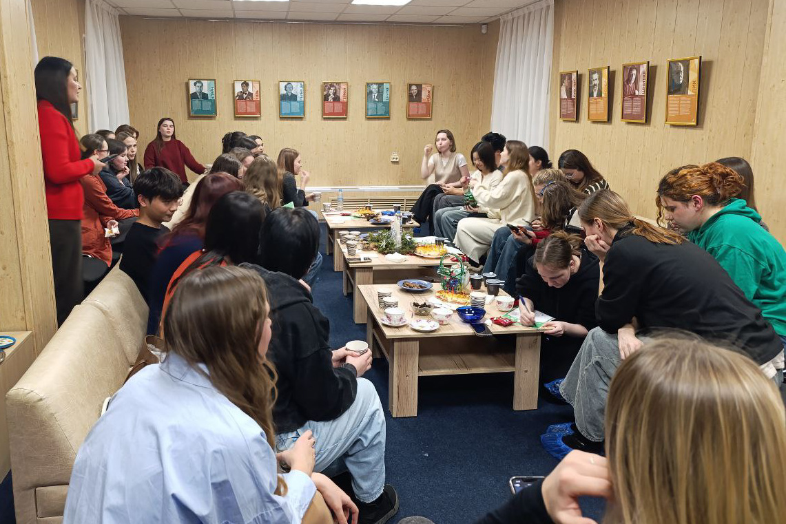 В Елабуге прошел рождественский вечер английского клуба с танцами и спектаклем В Елабуге прошел рождественский вечер английского клуба с танцами и спектаклем