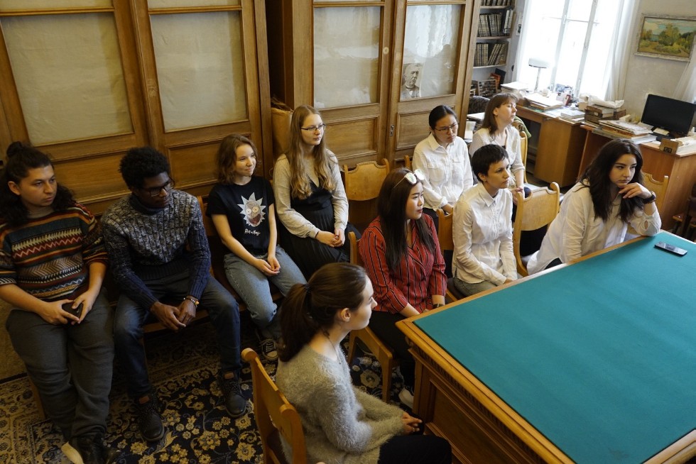 Рукописи, миниатюрный Коран и другие сокровища книгохранилища КФУ смогли увидеть казанцы в День библиотек Рукописи, миниатюрный Коран и другие сокровища книгохранилища КФУ смогли увидеть казанцы в День библиотек