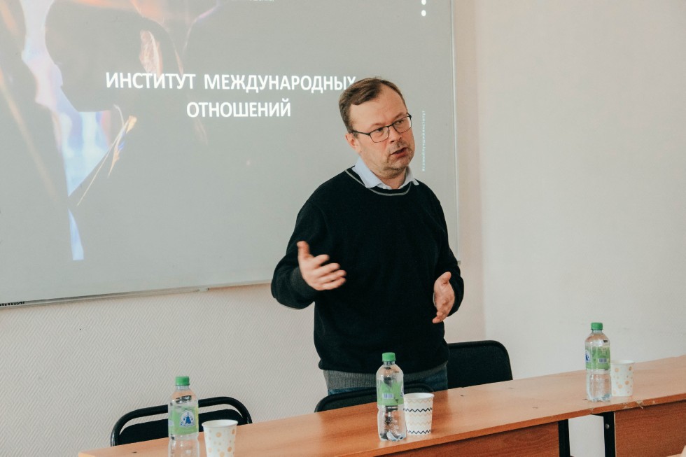 Будущее за нами: состоялась встреча с будущими студентами в рамках кинопоказа Будущее за нами: состоялась встреча с будущими студентами в рамках кинопоказа