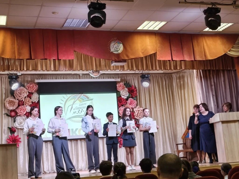 Преподаватели ИПО в составе жюри на школьной конференции Преподаватели ИПО в составе жюри на школьной конференции