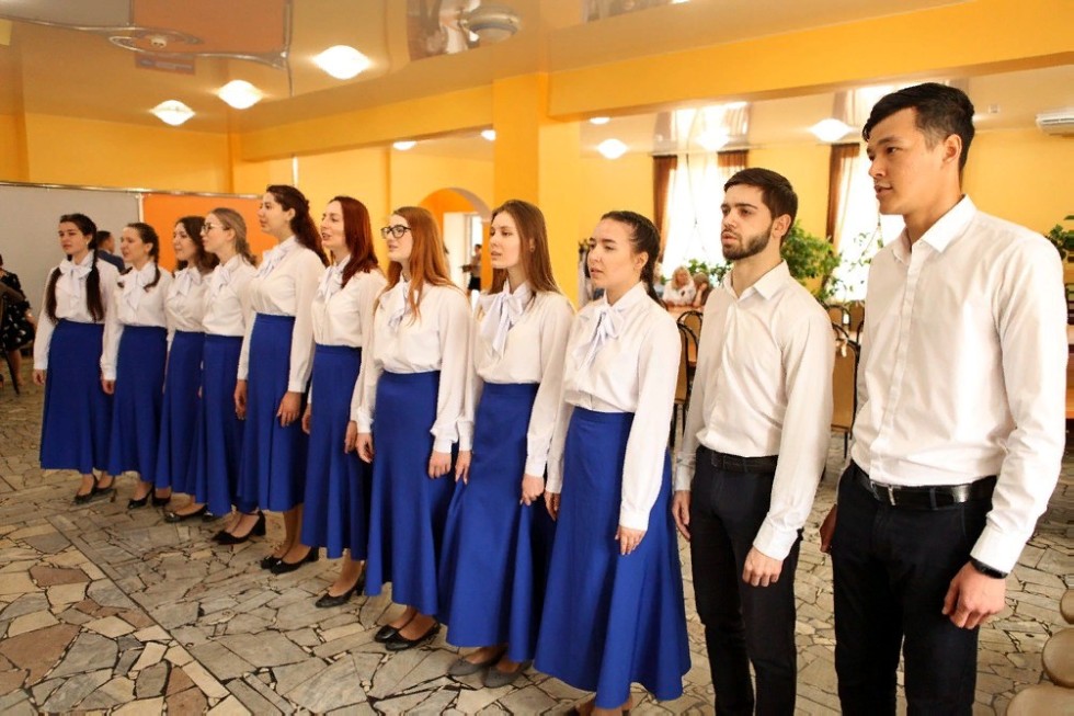 'Поклонимся великим тем годам': День Победы встретили в Елабужском институте КФУ 'Поклонимся великим тем годам': День Победы встретили в Елабужском институте КФУ