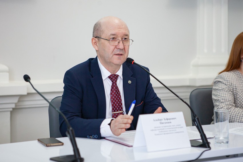 XII Международная тюркологическая конференция проходит в Елабужском институте КФУ XII Международная тюркологическая конференция проходит в Елабужском институте КФУ