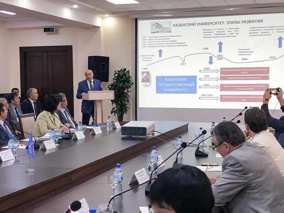 Ильшат Рафкатович Гафуров прибыл с рабочим визитом в Узбекистан Ильшат Рафкатович Гафуров прибыл с рабочим визитом в Узбекистан