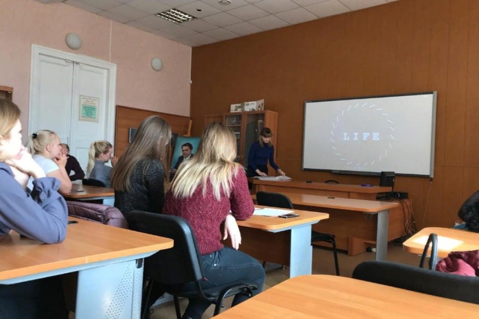 Вспомним и почтим трудовой и боевой подвиг советского народа в великой победе Вспомним и почтим трудовой и боевой подвиг советского народа в великой победе