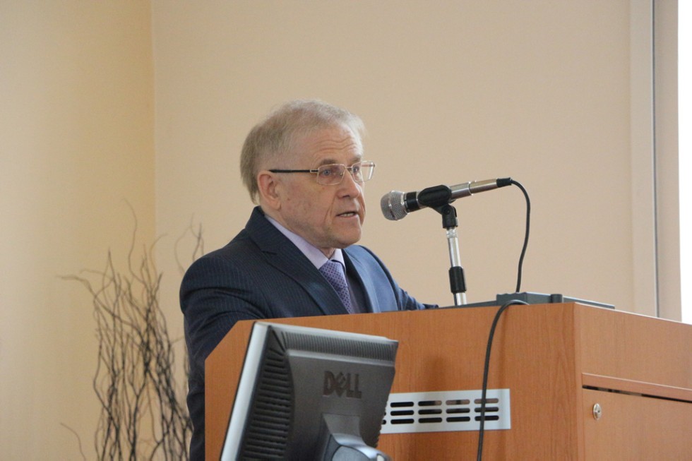 �������� �������� �������� ����� ����������� � �����