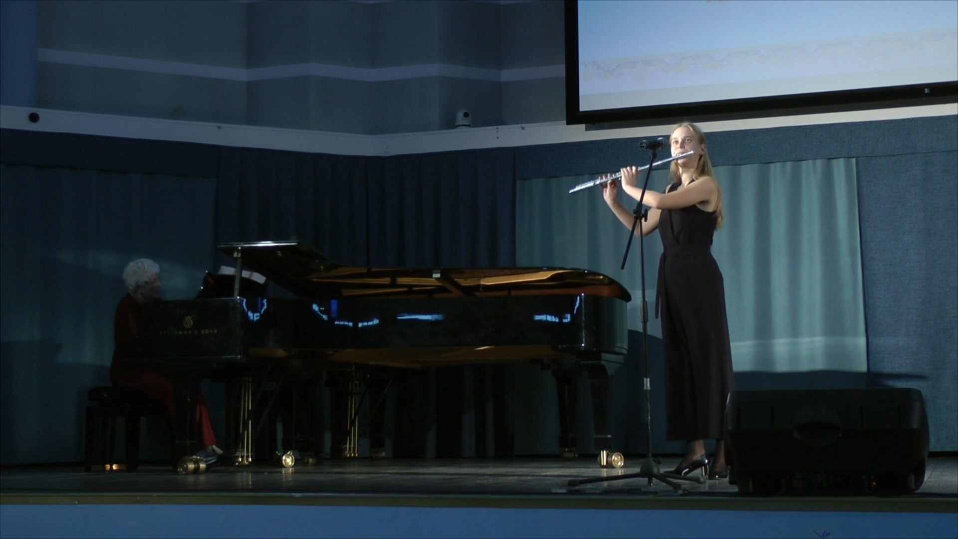 'Идёт направо - песнь заводит, налево - сказку говорит...' 'Идёт направо - песнь заводит, налево - сказку говорит...'