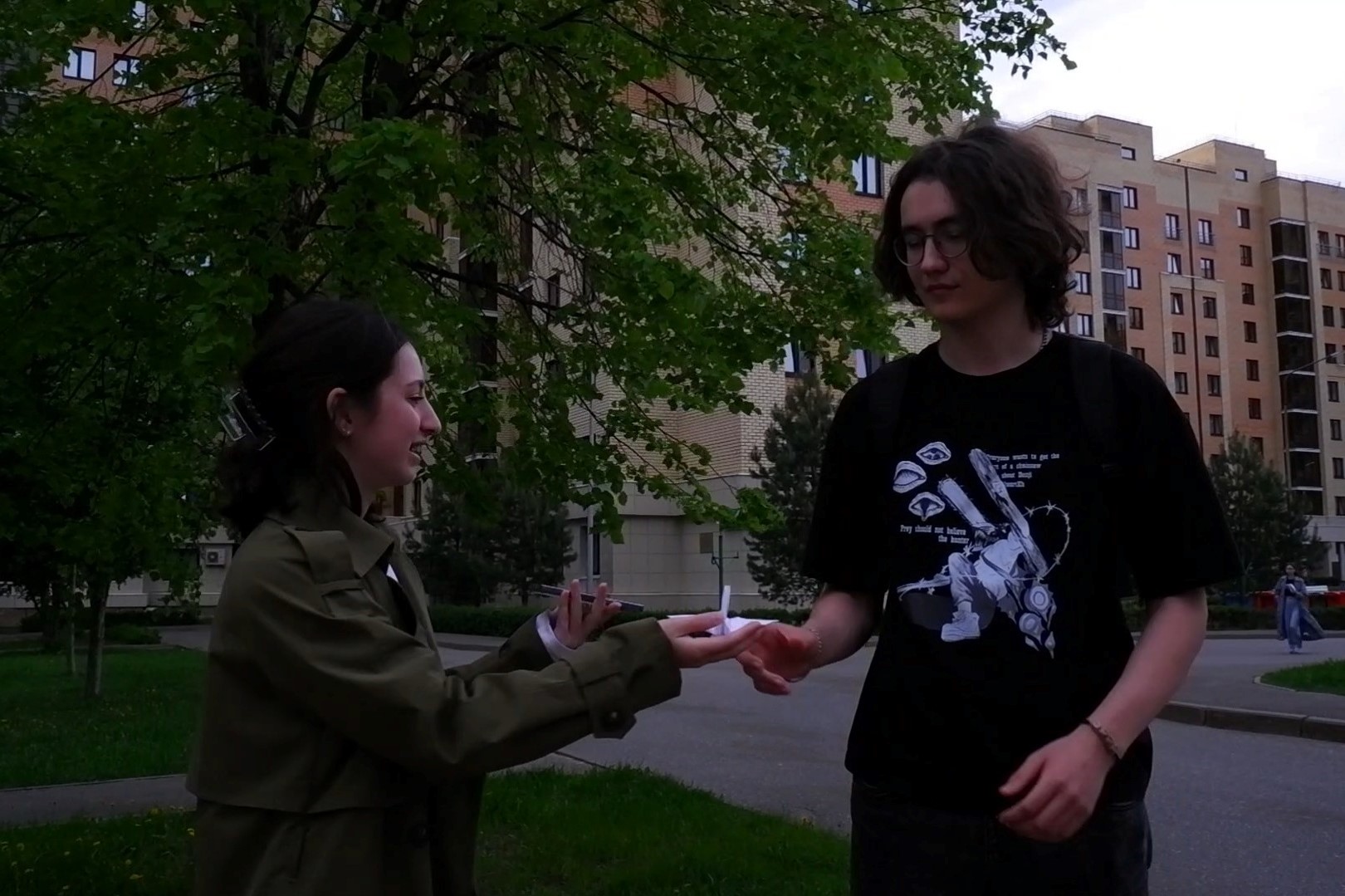 Бумажные журавли раскрыли крылья в рамках акции, посвящённой памяти великого поэта Бумажные журавли раскрыли крылья в рамках акции, посвящённой памяти великого поэта