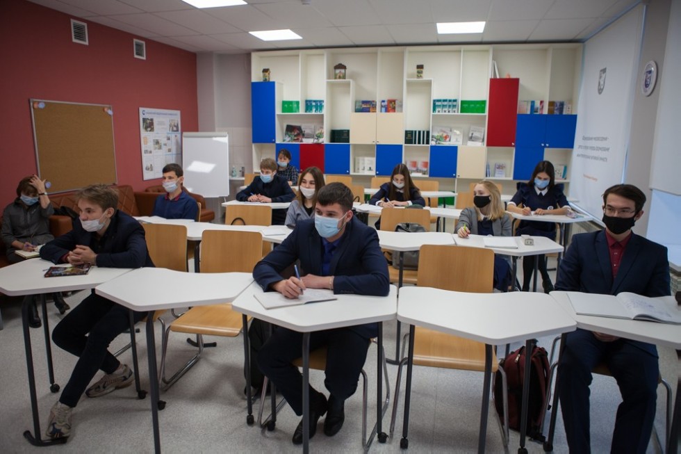 Екатерина Турилова прочла лекцию по теории вероятности для 'Университетской' школы Екатерина Турилова прочла лекцию по теории вероятности для 'Университетской' школы