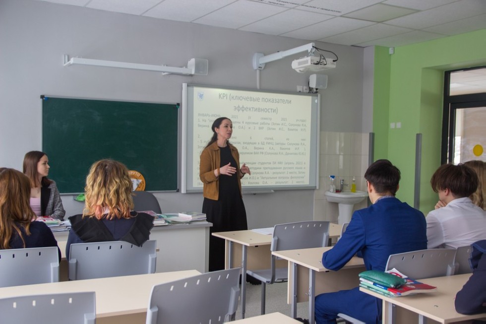 ����� ��� �����: ����������� ��� 'LINGUA����' � ������-����� '��� �������, ��� � �������' �������� ��������������� �����