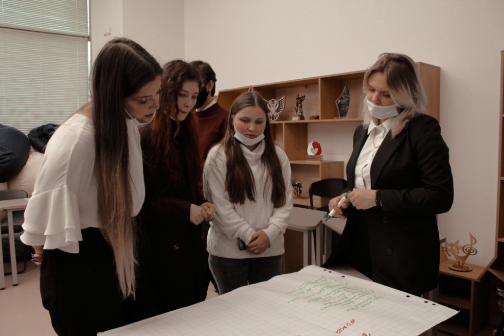 Встреча с представителями Республиканской молодежной антикоррупционной программы 'Не дать ? Не взять!' прошла в КФУ Встреча с представителями Республиканской молодежной антикоррупционной программы 'Не дать ? Не взять!' прошла в КФУ