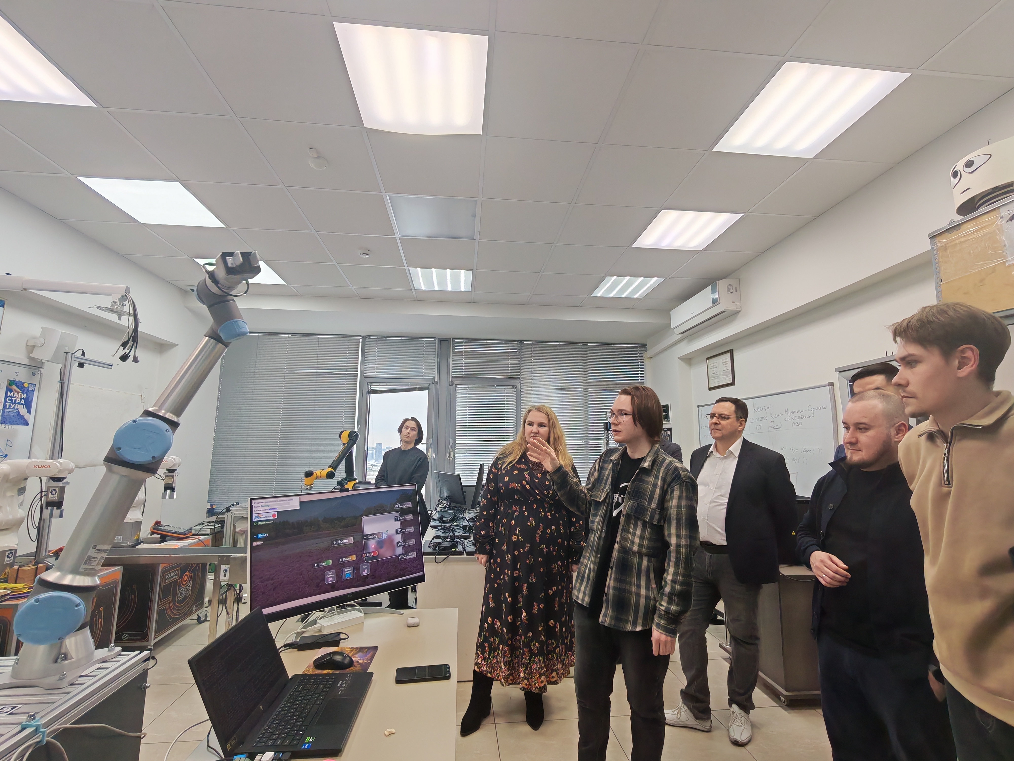 Делегация компании 'Таттелеком' посетила Лабораторию интеллектуальных робототехнических систем Делегация компании 'Таттелеком' посетила Лабораторию интеллектуальных робототехнических систем