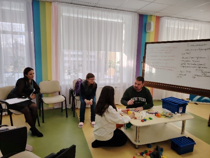 Родительский практикум:Ключевые темы поддержки игры у детей с аутизмом Родительский практикум:Ключевые темы поддержки игры у детей с аутизмом