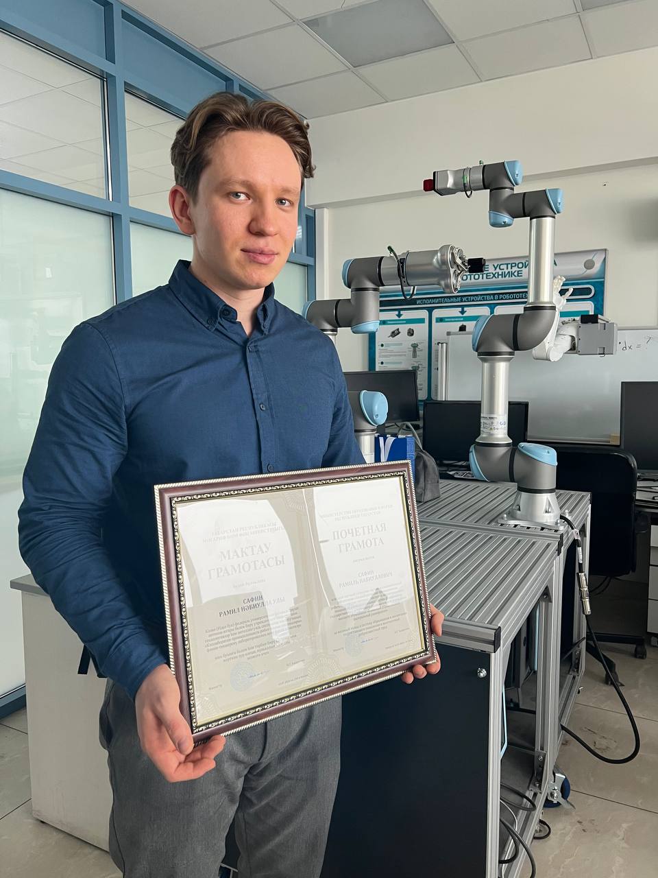 Сотрудника ЛИРС наградили почетной грамотой Министерства образования и науки РТ Сотрудника ЛИРС наградили почетной грамотой Министерства образования и науки РТ