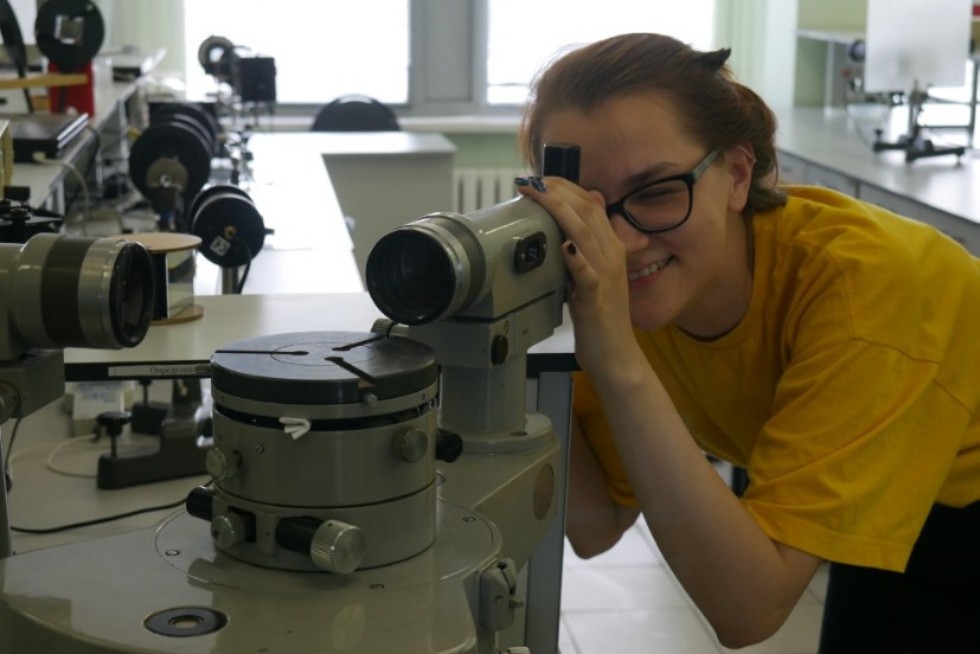 Practice in optics (laboratories �� 605, 705)