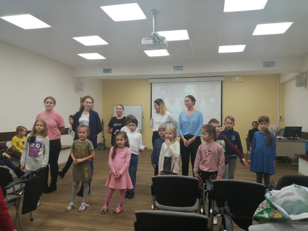 В детском театре КФУ 'Радуга' юные актеры работают над новым спектаклем В детском театре КФУ 'Радуга' юные актеры работают над новым спектаклем