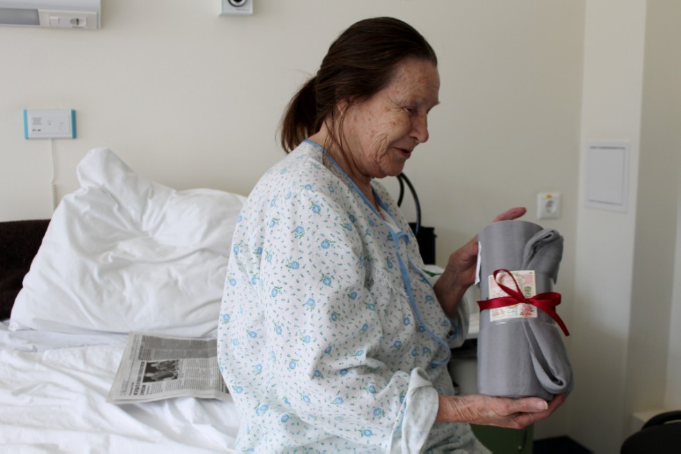 Студенты КФУ поздравили пациентов университетской клиники с Международным днем пожилых людей Студенты КФУ поздравили пациентов университетской клиники с Международным днем пожилых людей