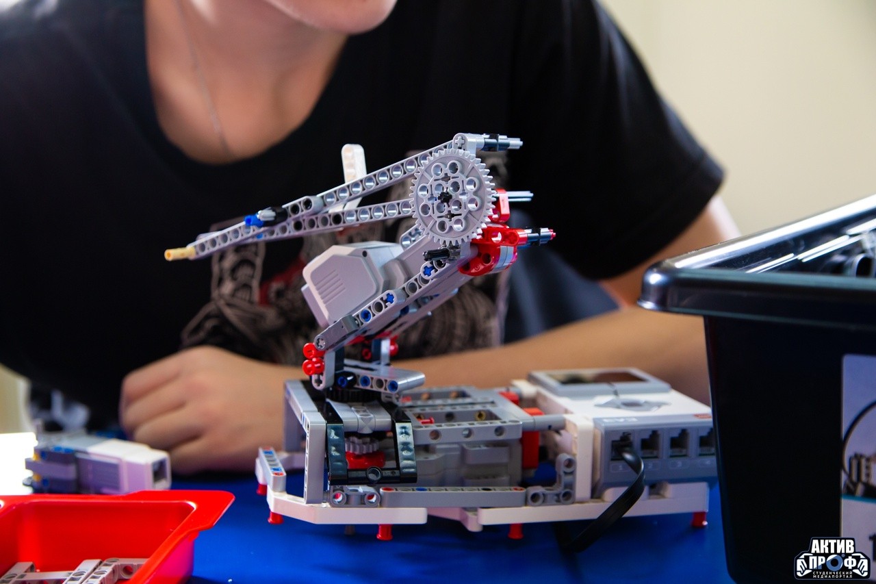 'Школа будущего автомобильного инженера FUTURAUTO' 'Школа будущего автомобильного инженера FUTURAUTO'