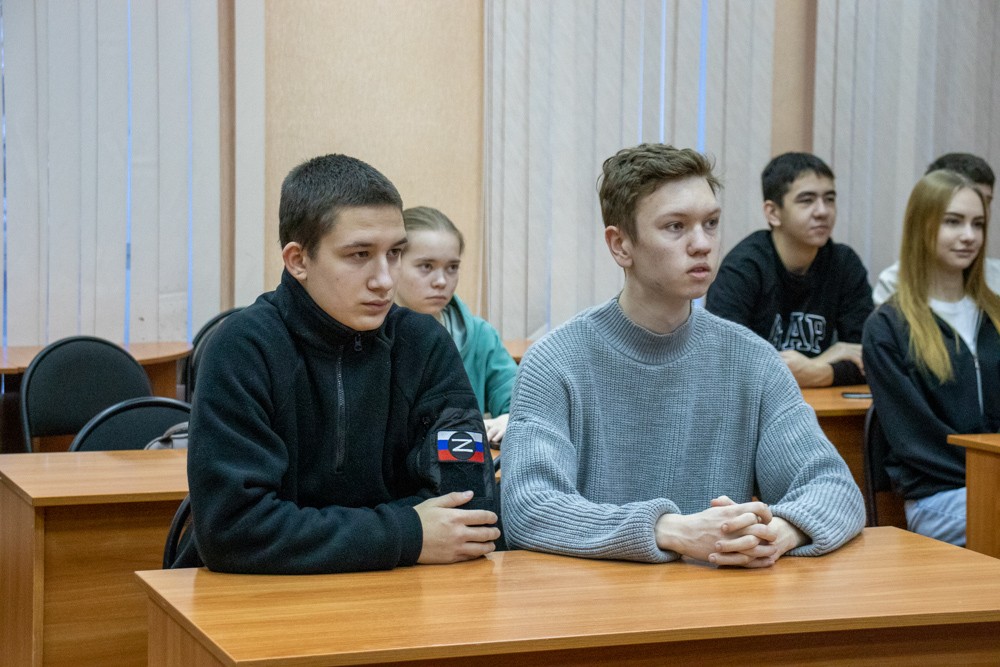 Обучающиеся психолого-педагогических классов Елабужского муниципального района познают методические особенности в преподавании математики и естественных наук в школе. Обучающиеся психолого-педагогических классов Елабужского муниципального района познают методические особенности в преподавании математики и естественных наук в школе.