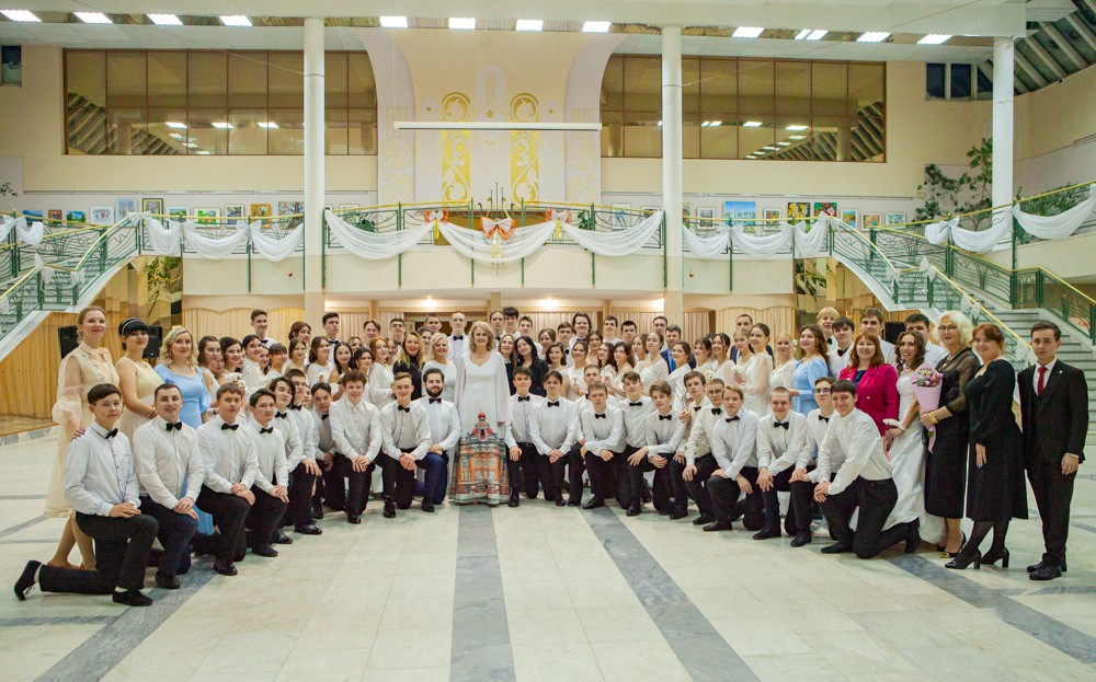 Елабужский институт отметил 125-летие императорским балом Елабужский институт отметил 125-летие императорским балом