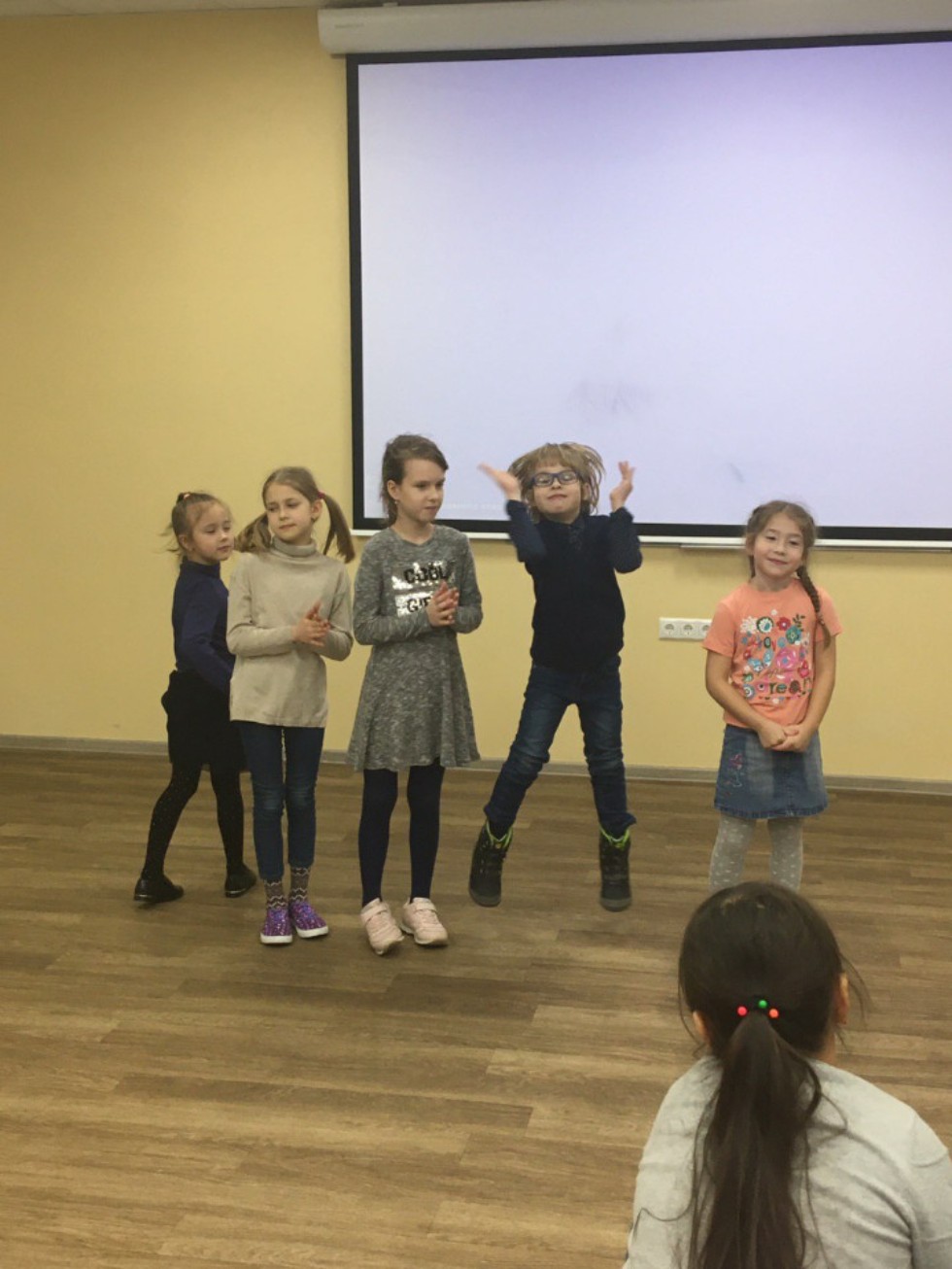 Занятие по актерскому мастерству в детском театре 'Радуга' Занятие по актерскому мастерству в детском театре 'Радуга'