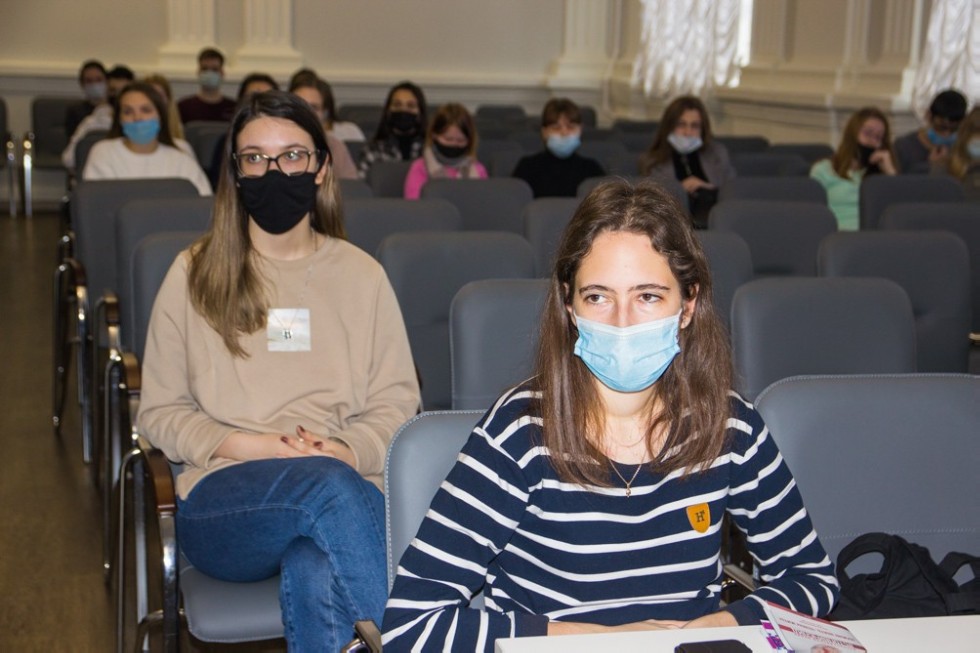 Студентам Елабужского института прочитали профилактическую лекцию о вреде наркотиков Студентам Елабужского института прочитали профилактическую лекцию о вреде наркотиков