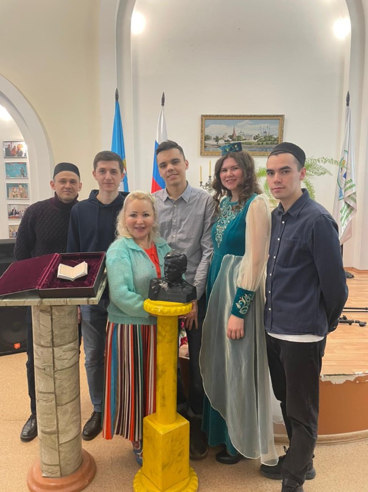 В центре Института Каюма Насыри в г. Ульяновске прошел информационный час 'Гомерем минем моңлы бер җыр иде, үлемем дә яңгырар җыр булып' В центре Института Каюма Насыри в г. Ульяновске прошел информационный час 'Гомерем минем моңлы бер җыр иде, үлемем дә яңгырар җыр булып'