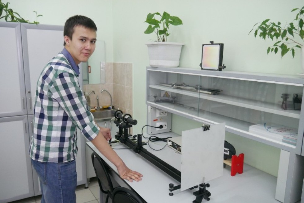 Practice in optics (laboratories �� 605, 705)