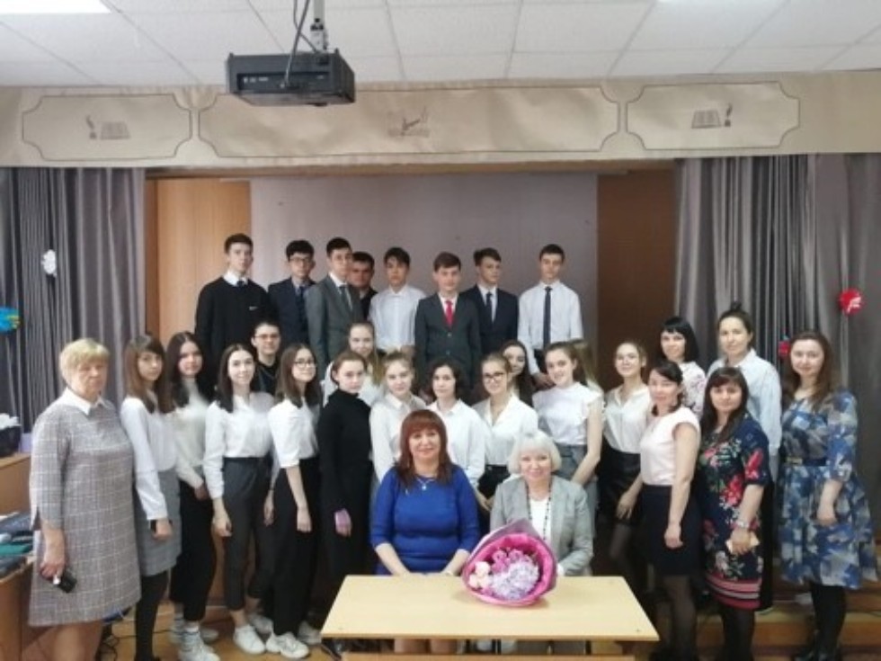 В гимназии № 37 города Казани прошла встреча с профессором кафедры русской и зарубежной литературы ИФМК В гимназии № 37 города Казани прошла встреча с профессором кафедры русской и зарубежной литературы ИФМК