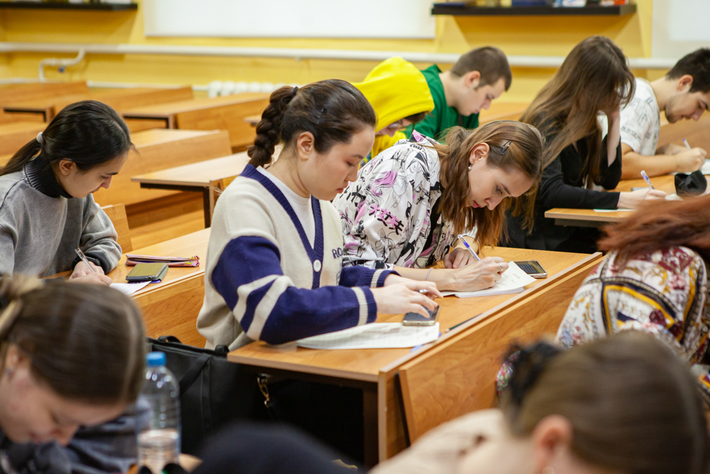 В Елабужском институте определили лучших знатоков китайской каллиграфии В Елабужском институте определили лучших знатоков китайской каллиграфии