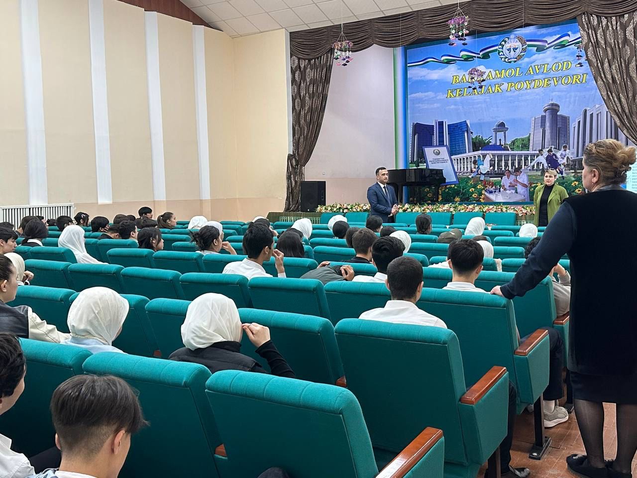 8 апреля дирекция Института физики посетила 127 общеобразовательную школу города Ташкент!
