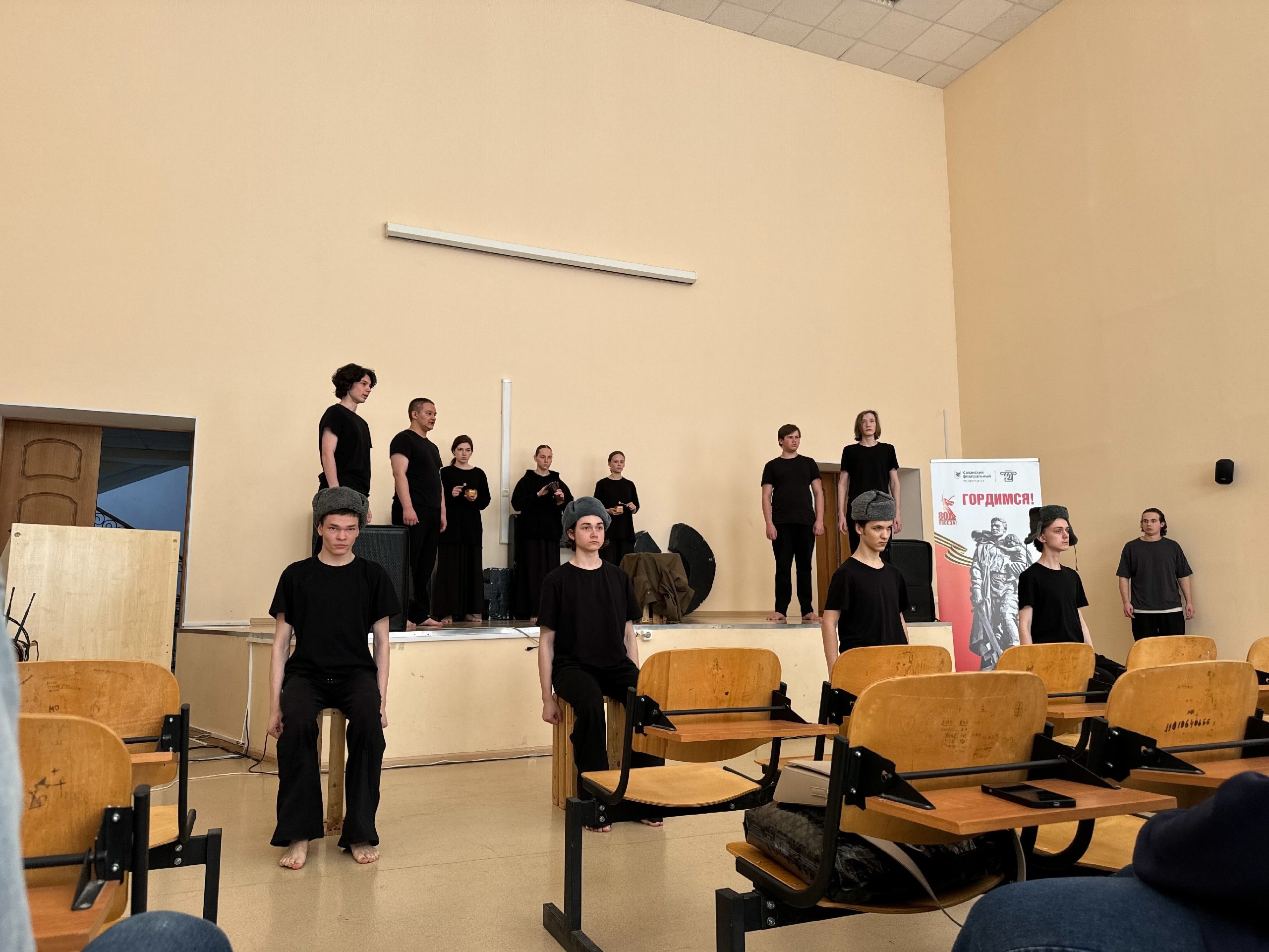 Документальный спектакль 'Есть такая профессия ? Родину защищать' Документальный спектакль 'Есть такая профессия ? Родину защищать'