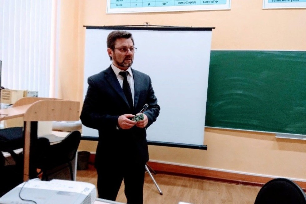 'Современные подходы к изучению физики и смежных дисциплин в условиях цифровизации' 'Современные подходы к изучению физики и смежных дисциплин в условиях цифровизации'