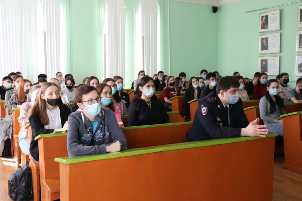 Студенты Елабужского института посетили лекцию о вреде наркотиков