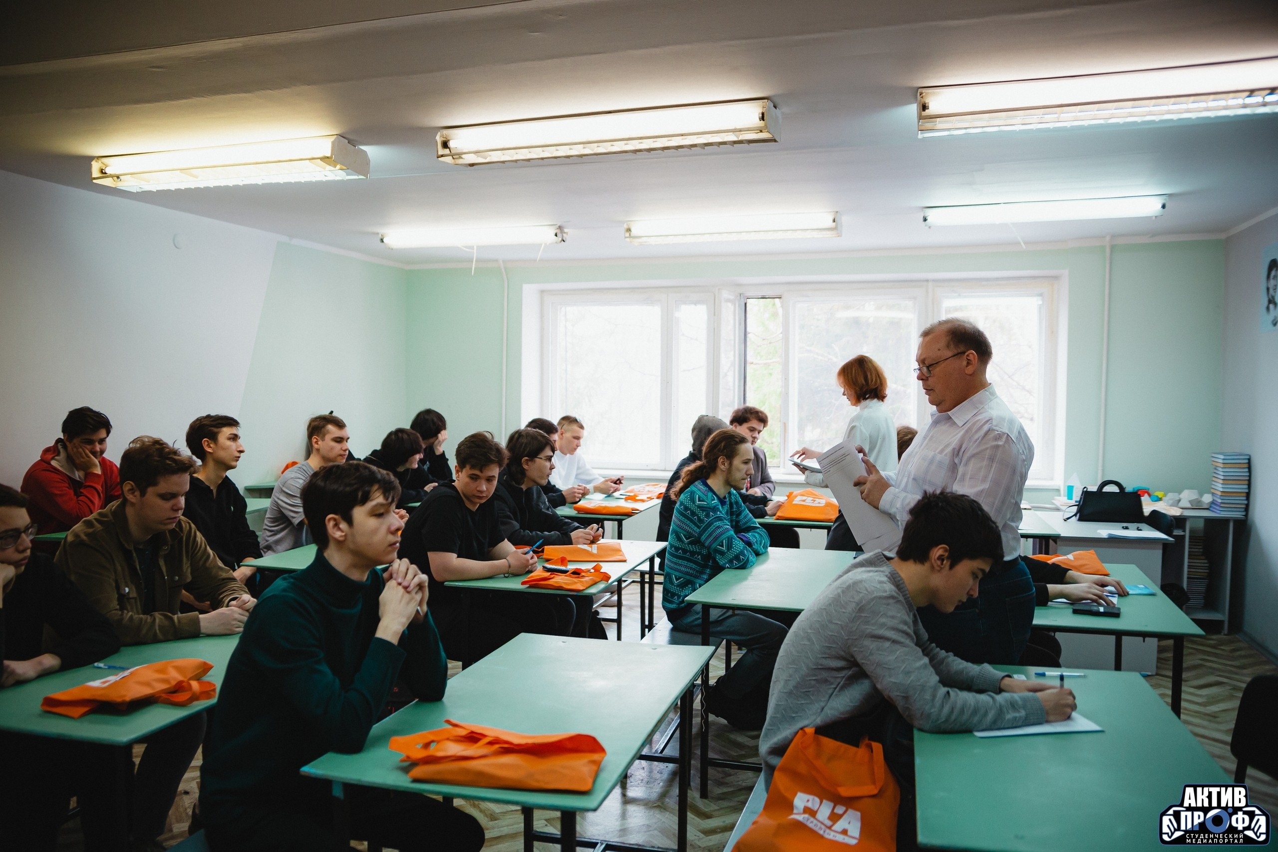 'Собрать схему и доказать класс' 'Собрать схему и доказать класс'