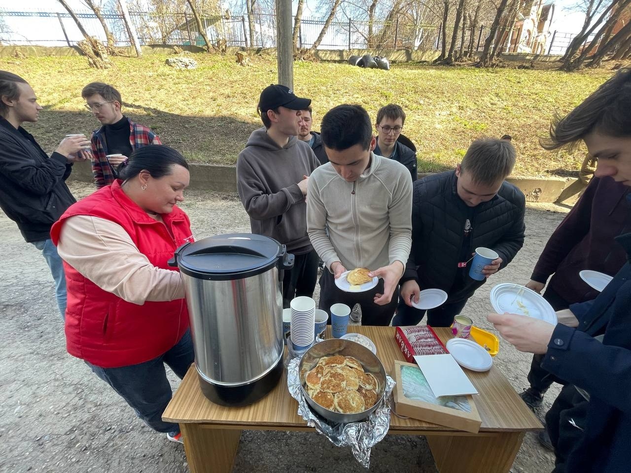 В Студенческом городке прошли первые субботники В Студенческом городке прошли первые субботники