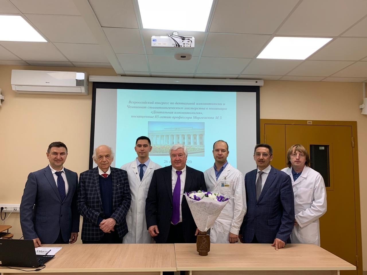 Команда Казанского федерального университета заняла первое место в чемпионате стоматологического мастерства, состоявшемся в рамках конгресса. Команда Казанского федерального университета заняла первое место в чемпионате стоматологического мастерства, состоявшемся в рамках конгресса.