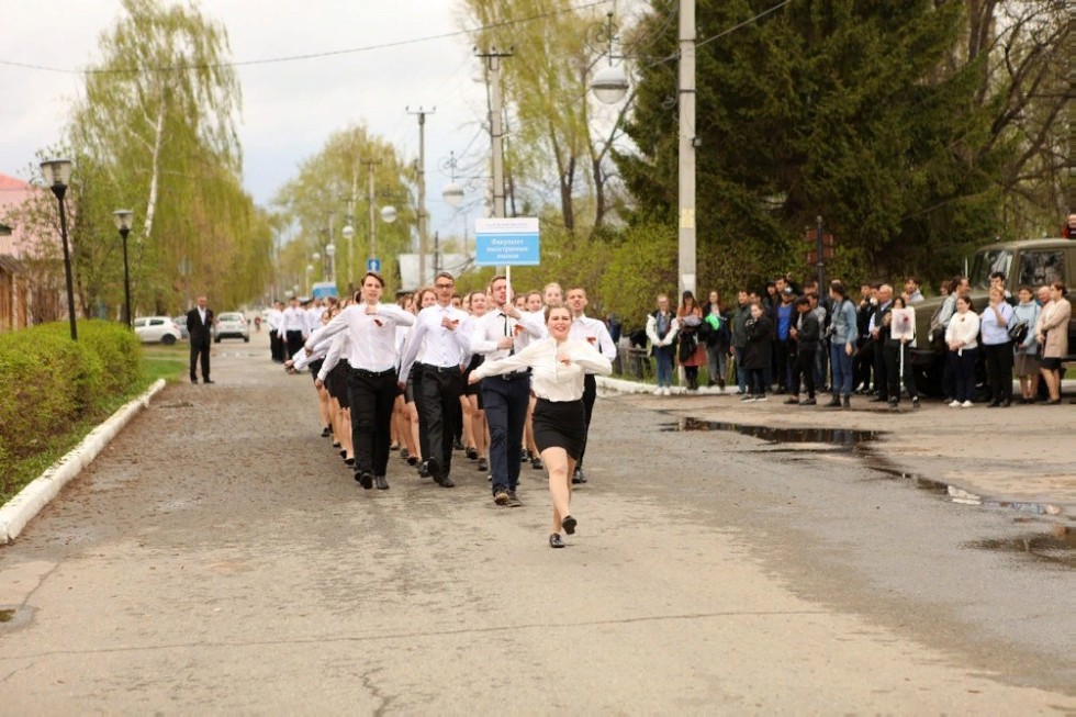'Поклонимся великим тем годам': День Победы встретили в Елабужском институте КФУ 'Поклонимся великим тем годам': День Победы встретили в Елабужском институте КФУ