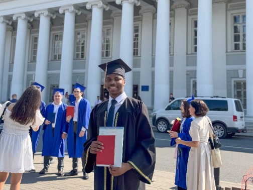 How to grow from junior developer to senior in a large IT company in just one and a half years? How to grow from junior developer to senior in a large IT company in just one and a half years?