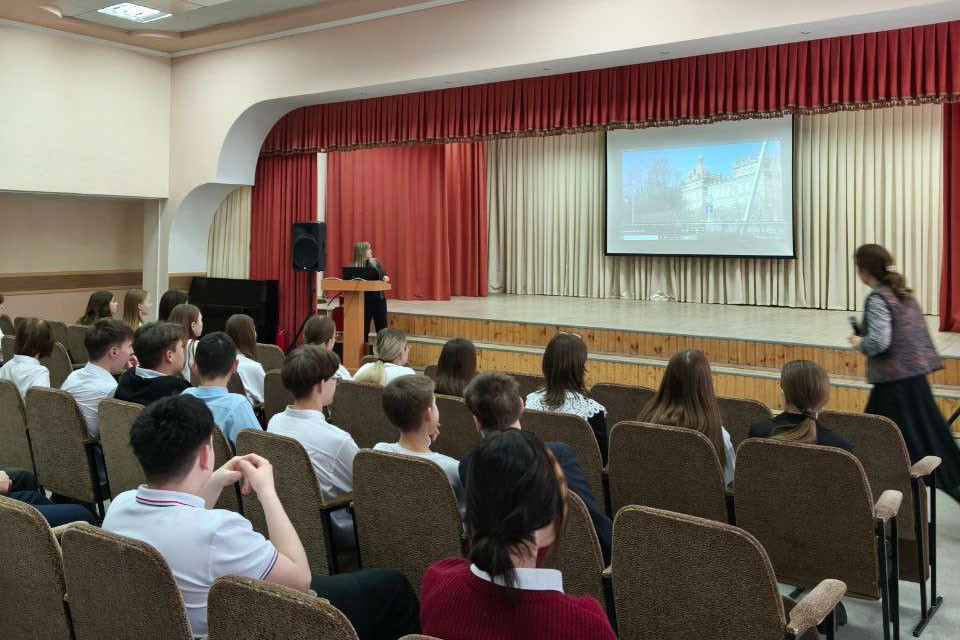Елабужский институт КФУ провел профориентационные встречи в школах Заинска Елабужский институт КФУ провел профориентационные встречи в школах Заинска