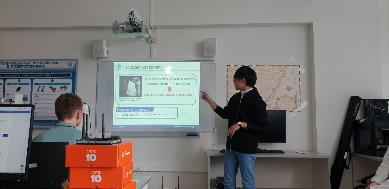 Kanazawa University students do an internship at the Laboratory of intelligent robotic systems