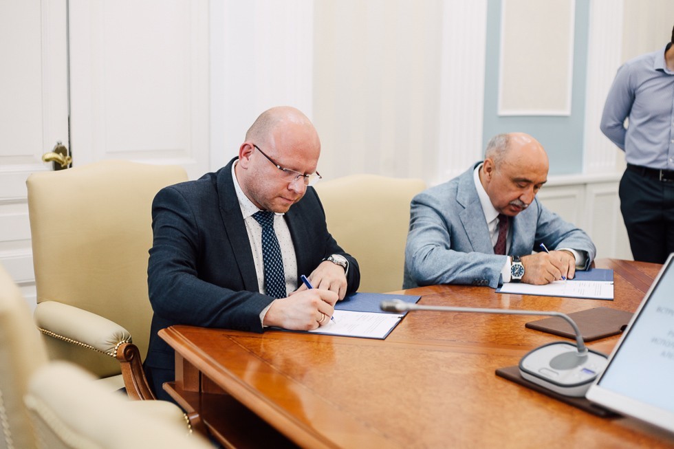 ����������