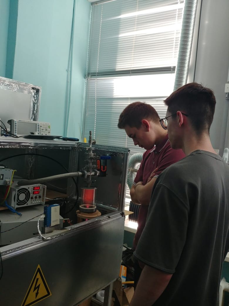 18 мая студенты из Томского Государственного Университета посетили научные лаборатории Института физики. ,КФУ, Институт физики, сотрудничество